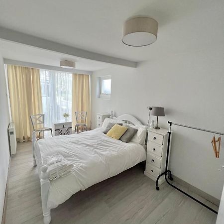 Newly Renovated 1 Bedroom Flat With Garden Pergola Ennis Ngoại thất bức ảnh