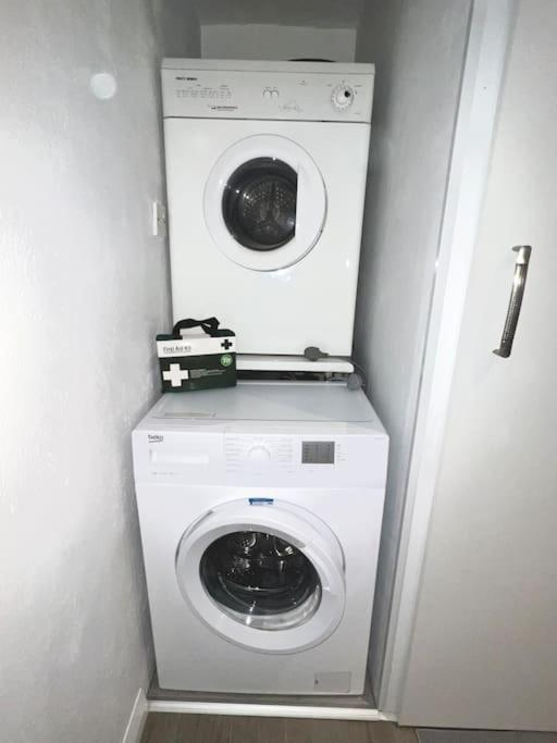 Newly Renovated 1 Bedroom Flat With Garden Pergola Ennis Ngoại thất bức ảnh